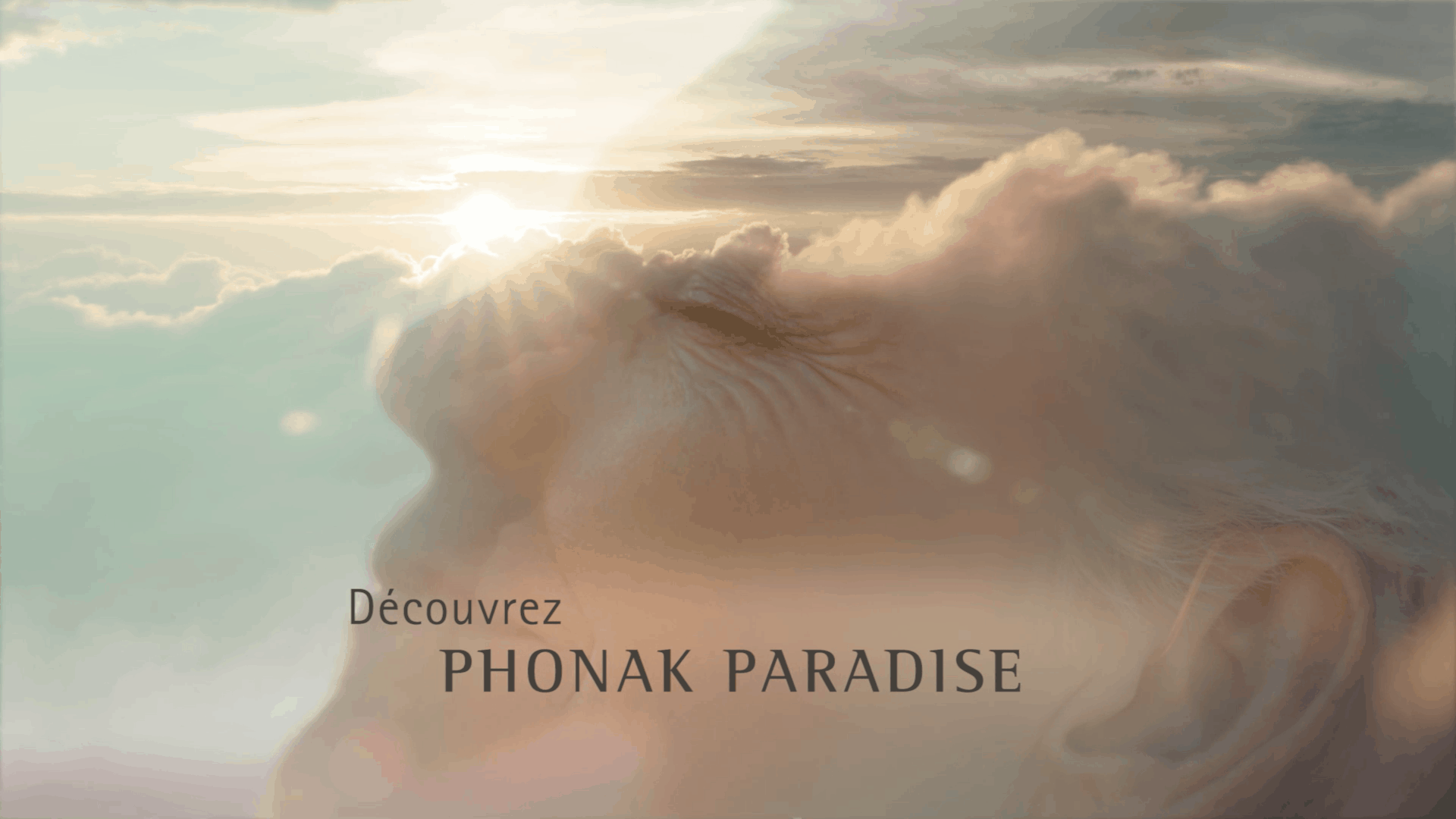 Decouvrez Phonak Paradise avec femme souriant